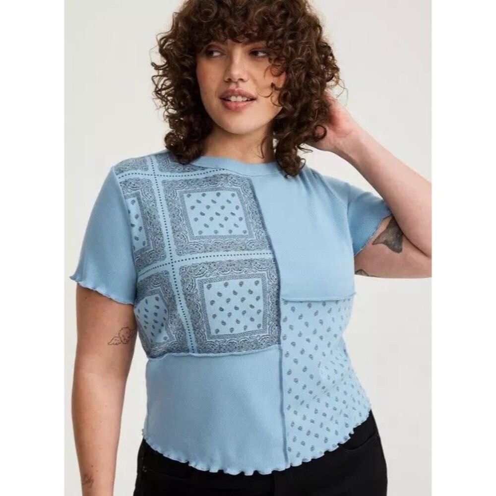 Torrid Women’s Size 12 Large Bandana Lettuce Edge Crop Tee In Mountain Spring